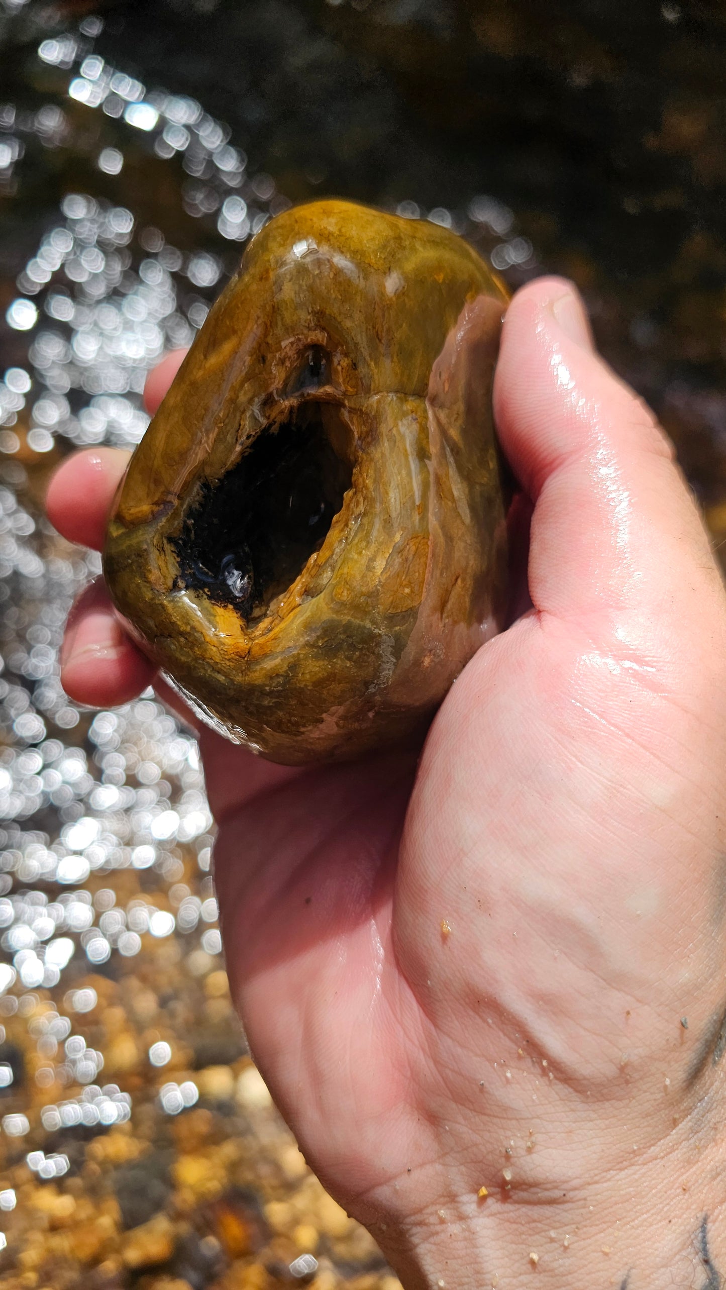 Massive river worn geo agate