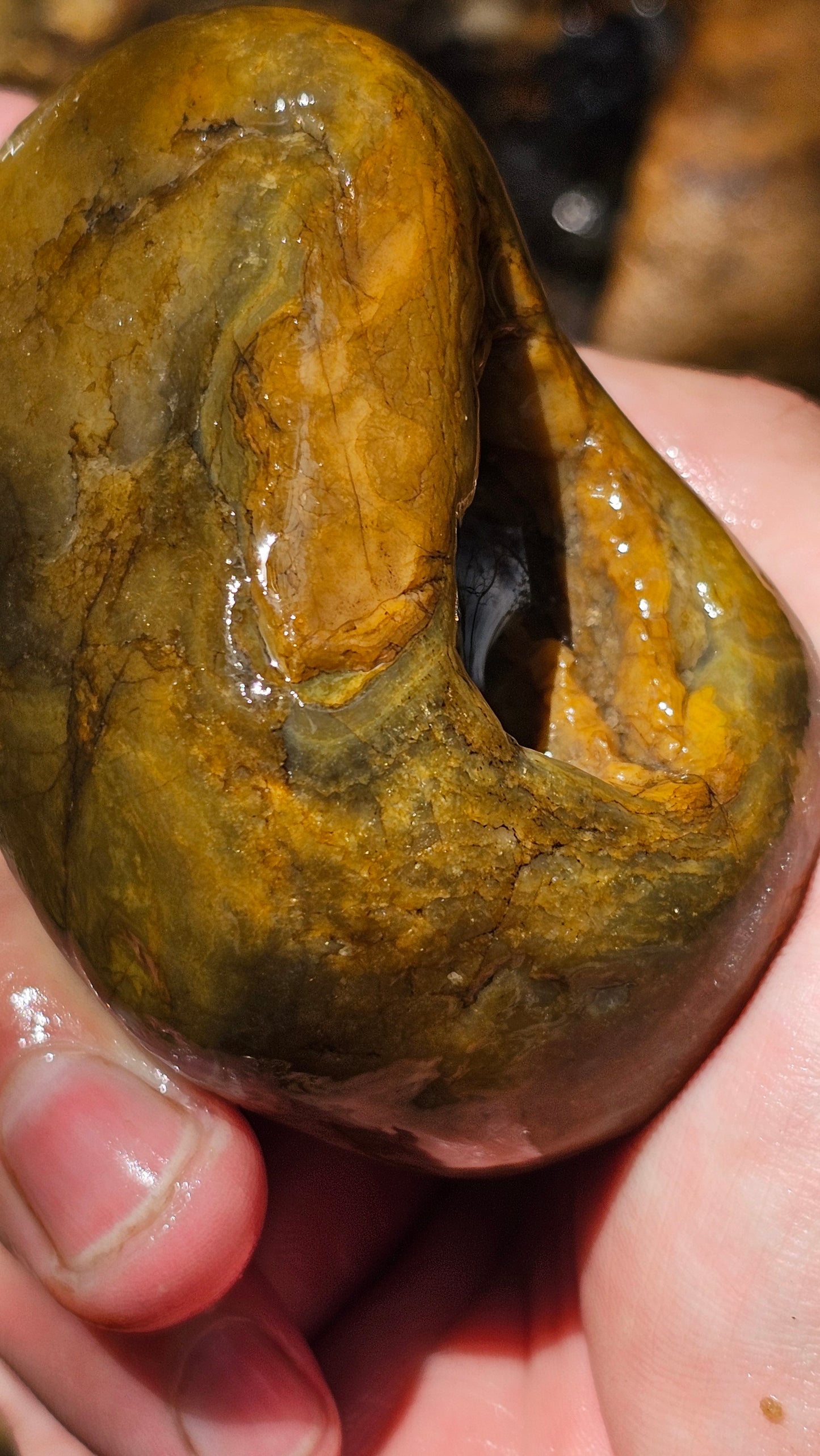 Massive river worn geo agate