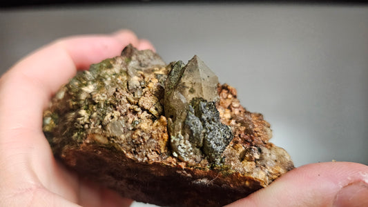 Ruatiled Quartz Crystal Bed on Feldspar and Granite