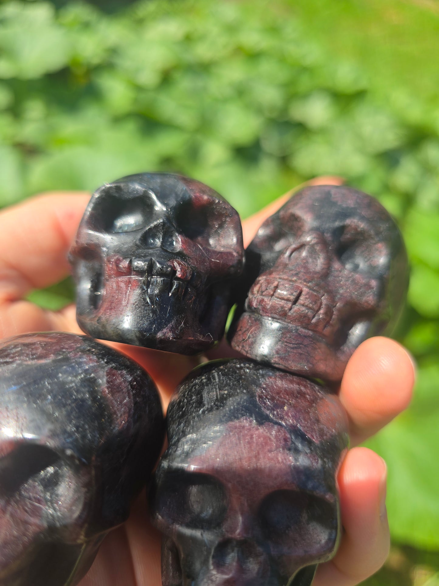 Garnet skulls