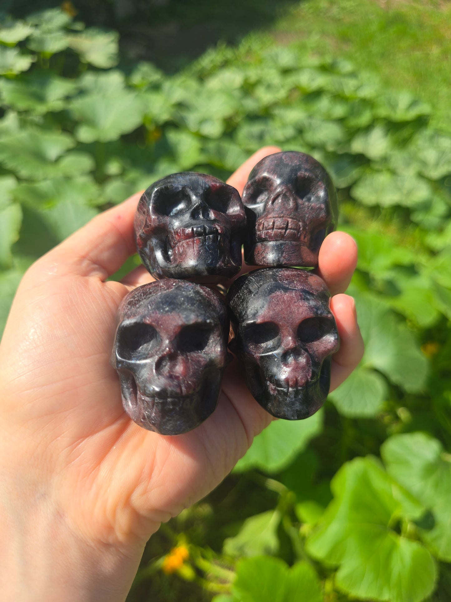 Garnet skulls