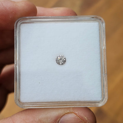 Hart's Range Zircon Round Brilliant