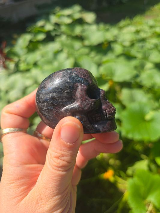 Garnet skulls