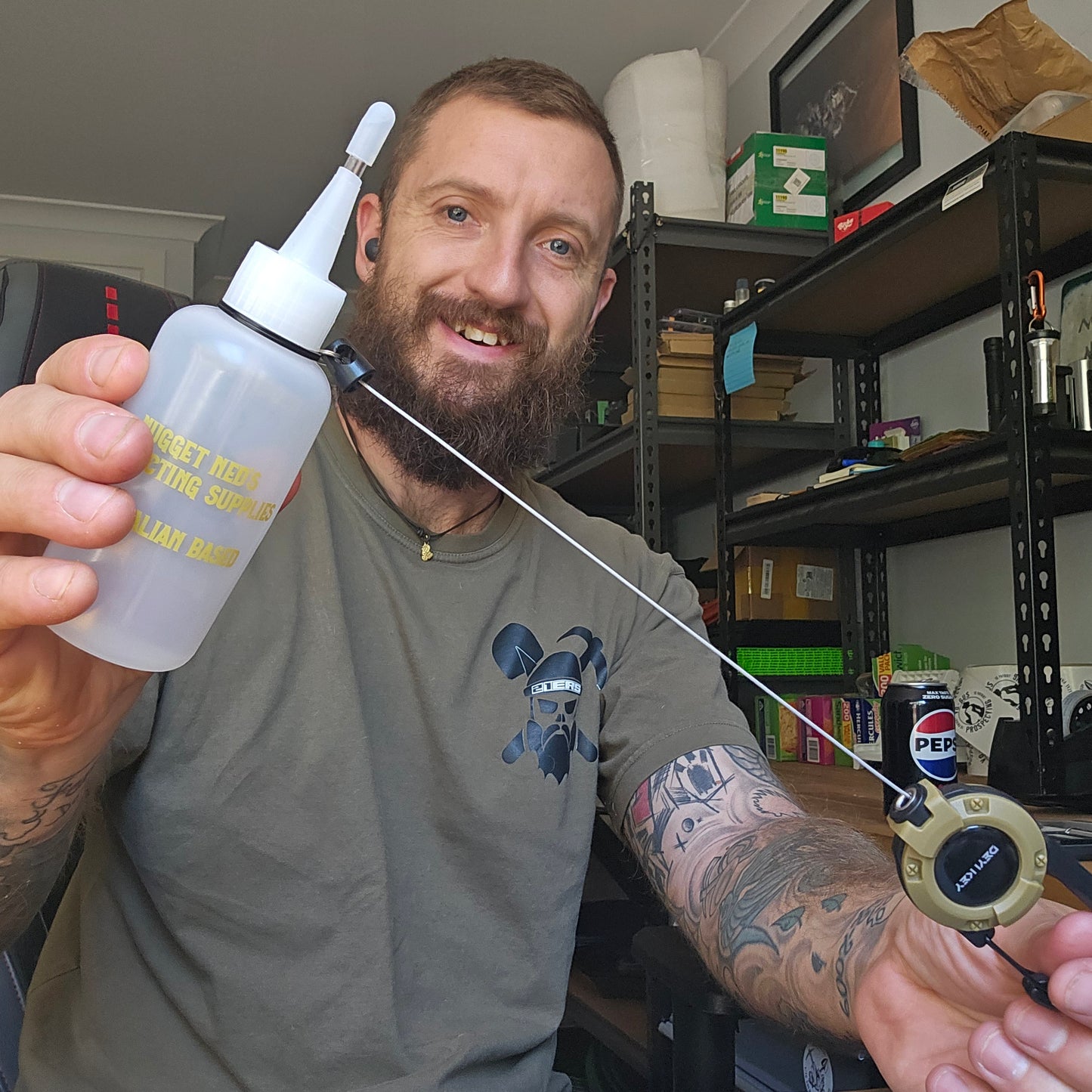 Snuffer Bottle with Retractable Lanyard