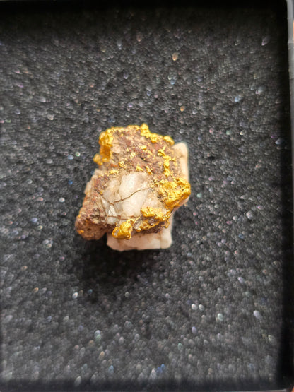 8.87 (total) Gold old Specimen